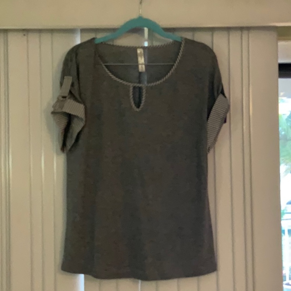 Tee shirt